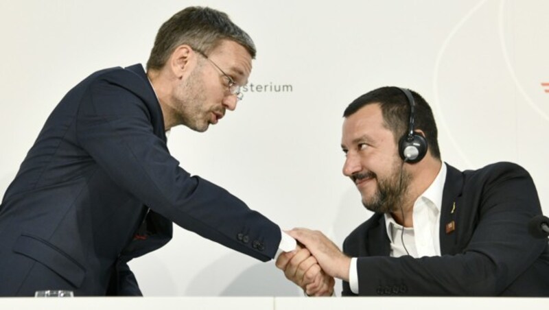 Damals waren die beiden noch Innenminister von Österreich und Italien: Herbert Kickl und Matteo Salvini (Lega). (Bild: APA/HANS PUNZ)