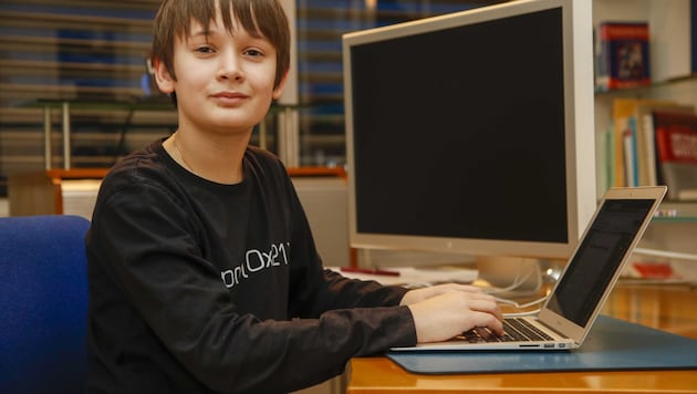 Seit seiner Kindheit interessiert sich der Bub schon für Informatik. (Bild: Tschepp Markus)