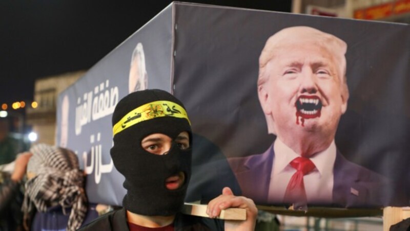 Palästinenser protestieren gegen den Friedensplan von Donald Trump und Benjamin Netanyahu. (Bild: APA/AFP/Jaafar ASHTIYEH)