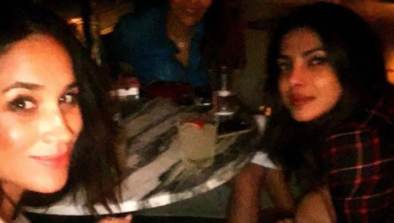 Priyanka Chopra mit Meghan Markle (Bild: www.viennareport.at)