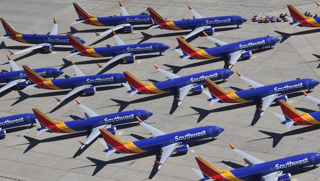 Southwest Airlines, die größte Billigfluggesellschaft der Welt, hat ihre 737 MAX-Flotte auf einem Flughafen in Südkalifornien zwischengeparkt. (Bild: AFP)
