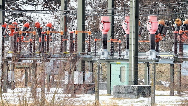 Die 380-kV-Leitung von Vorchdorf nach Kirchdorf soll noch heuer fertiggestellt werden. (Bild: GERHARD SCHIEL)