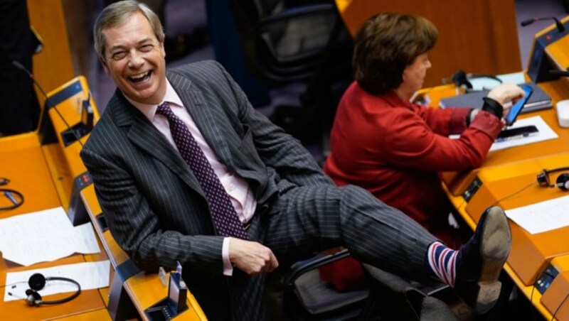 „Mister Brexit“ mit Union-Jack-Socken (Bild: AFP)