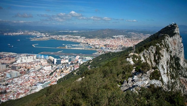 In Gibraltar würde ohne spanische Güter und Dienstleistungen alles stillstehen. (Bild: APA/AFP/JORGE GUERRERO)