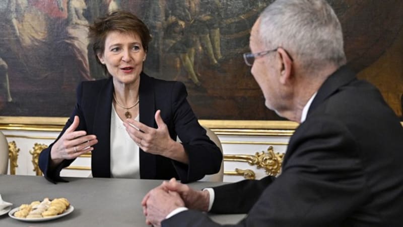 Alexander Van der Bellen mit der Schweizer Bundespräsidentin Simonetta Sommaruga (Bild: APA/Hans Punz)