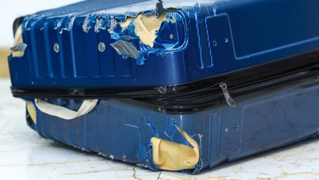 Ärgerlich, wenn der Reisekoffer beschädigt wird (Symbolbild). (Bild: ©Goffkein - stock.adobe.com)