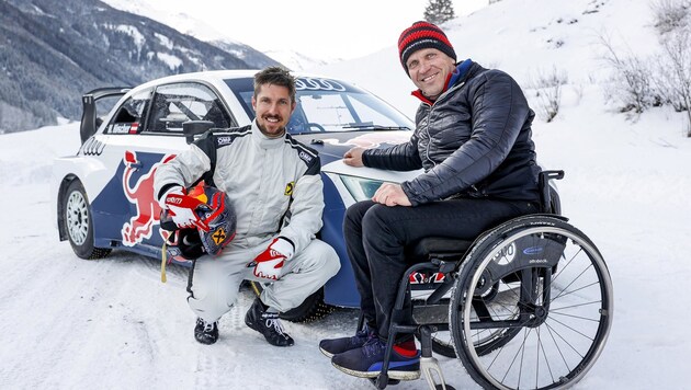 Marcel Hirscher (li.) mit Fahr-Instruktor Reini Sampl, selbst Ex-Skifahrer. (Bild: Samo Vidic/Red Bull Content Pool)