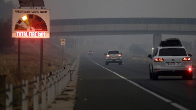 Auch Australiens Hauptstadt Canberra ist durch die riesigen Brände bedroht. (Bild: AP)