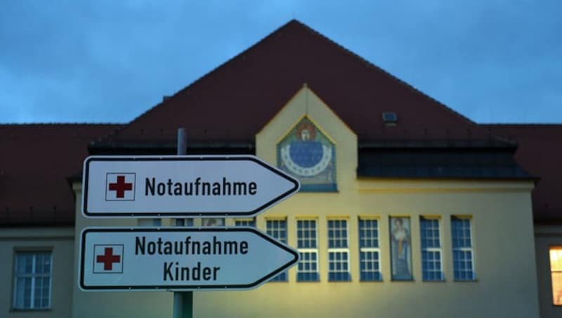 Die Infizierten werden in diesem Krankenhaus in Schwabing behandelt. (Bild: APA/AFP/Christof STACHE)