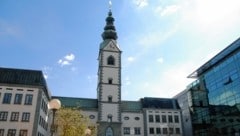 Der Dom zu Klagenfurt: Eine Kirche, die bei zahlreichen Gottesdiensten zum Bersten voll ist – dennoch zeigt die Statistik: Wieder sind Kärntnerinnen und Kärntner aus der Kirche ausgetreten. Im Jahr 2023 waren es 5408 Personen oder 1,94 Prozent der Kärntner. (Bild: Evelyn Hronek)