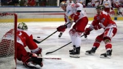 Mario Huber (Mitte) und die Bulls verloren gegen Bozen mit 2:3. (Bild: Andreas Tröster)