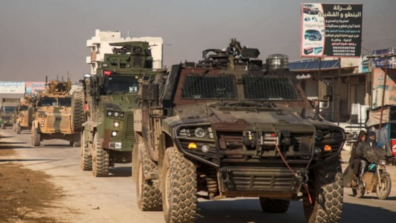 Ein türkischer Konvoi in der Provinz Idlib (Bild: APA/AFP/AAREF WATAD)