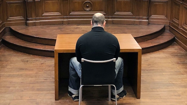 Jürgen W. saß in Ried nicht zum ersten Mal vor dem Richter. (Bild: APA/Felix Breit)