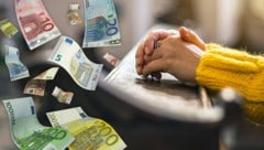 Geld und Kirche – das sorgt mitunter für Unruhe.  (Bild: stock.adobe.com, krone.at-Grafik)