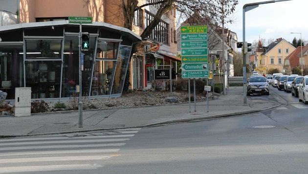 Vor diesem Geschäft in der St.-Peter-Hauptstraße in Graz geschah die Bluttat. (Bild: Christian Jauschowetz)