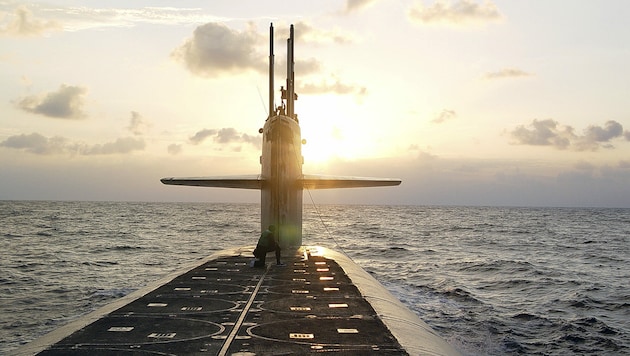 Dieses Symbolbild zeigt ein U-Boot der United States Navy. Die USA haben ein U-Boot mit einer neuen Langstreckenrakete mit Nuklearsprengkopf in Betrieb genommen. (Bild: AP)