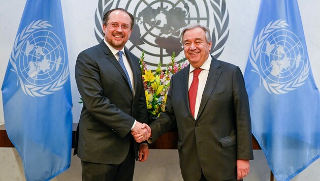 Außenminister Alexander Schallenberg (ÖVP) und UNO-Generalsekretär Antonio Guterres (Bild: APA/BMEIA/MICHAEL GRUBER)