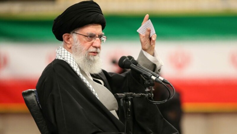 Die Mullah-Führung unter Ajatollah Ali Khamenei spricht von einer „legitimen Verteidigung gegen die israelische Besatzung“. (Bild: AFP)