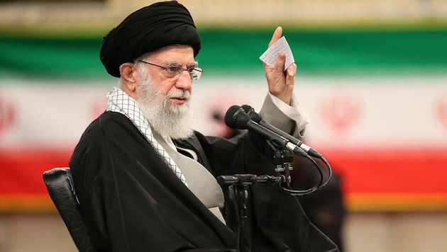 Ali Khamenei (85). As "Supreme Leader", he has been the political and religious leader of Shia-majority Iran since 1989. (Bild: AFP)