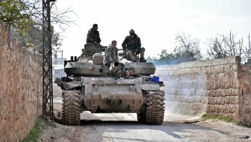 Ein T-27-Panzer der syrischen Armee in Idlib (Bild: APA/AFP/SANA)