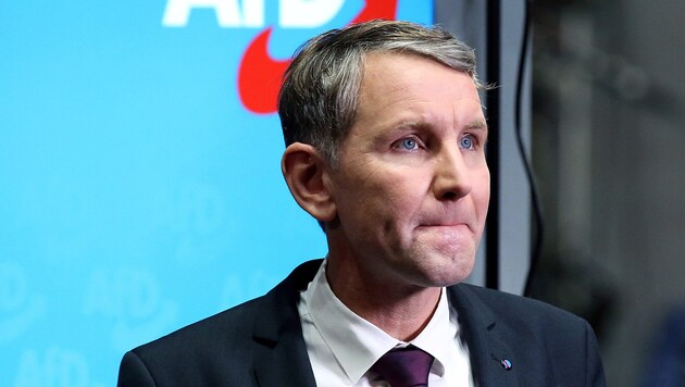Björn Höcke (AfD) politikusnak idén több bírósági ügye is van. (Bild: APA/AFP/Ronny Hartmann)
