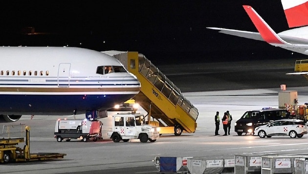 Mit dieser Boeing 767 einer spanischen Chartergesellschaft wurde Elias nach Kabul geflogen. (Bild: Kronen Zeitung)