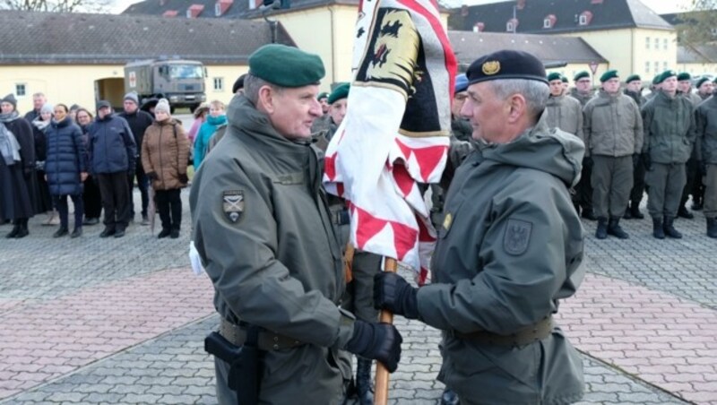 Dieter Muhr (re.) bei seiner Angelobung als neuer Militärkommandant Oberösterreichs Anfang Februar. (Bild: Einöder Horst)
