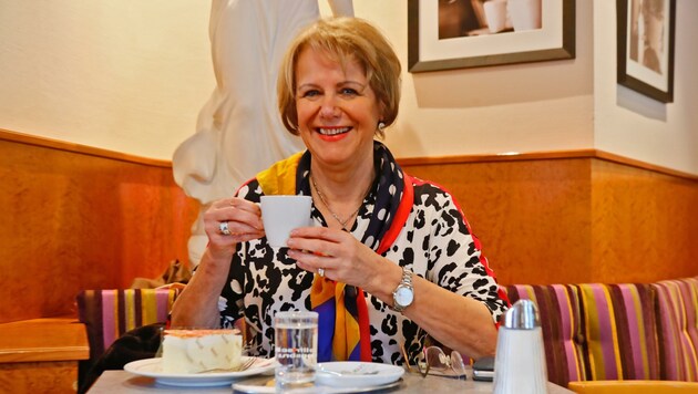 Irmgard Stöffler unterstützt die Caritas-Lernhilfe ehrenamtlich. (Bild: Christof Birbaumer Kronenzeitung)