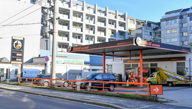 Diese Tankstelle in Linz wird zum E-Testgebiet für die Welser. (Bild: Harald Dostal)