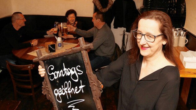 Edith Seitinger hält ihre beliebte „Herzl Weinstube“ bewusst am Sonntag offen. (Bild: Christian Jauschowetz)