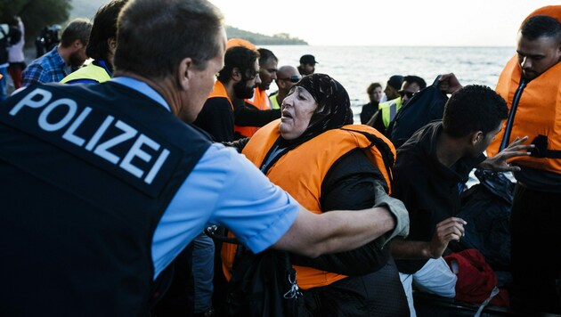 Frontex-Einsatz auf Lesbos (Bild: AFP)