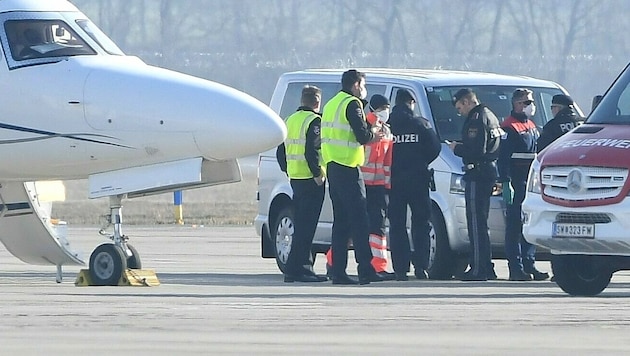 Die Betroffenen landeten am Sonntag in Wien-Schwechat. (Bild: Patrick Huber)