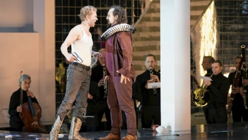 Alexey Birkus (li.) als Don Giovanni mit Neven Crnić in der Rolle des Leporello. (Bild: Werner Kmetitsch)