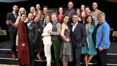 Die Tanzpaare im Rahmen der ORF-Auftaktveranstaltung zur neuen Staffel „Dancing Stars“ (Bild: APA/HERBERT NEUBAUER)