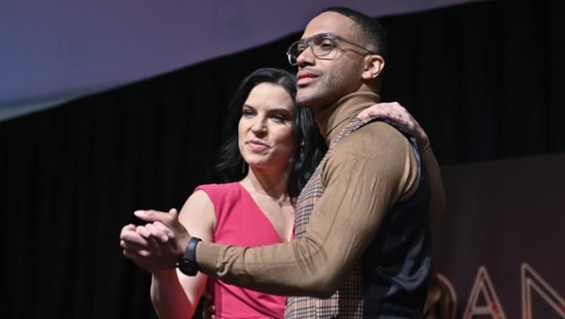 Sänger Cesar Sampson und Tänzerin Conny Kreuter (Bild: APA/HERBERT NEUBAUER)