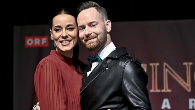 Schauspielerin Edita Malovcic und Tänzer Florian Vana (Bild: APA/HERBERT NEUBAUER)