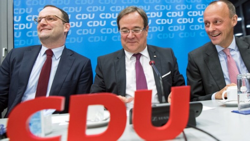 Dieses Trio wird aktuell für den CDU-Vorsitz gehandelt: Jens Spahn, Armin Laschet, Friedrich Merz (v.l.). (Bild: APA/AFP/DPA/FEDERICO GAMBARINI)