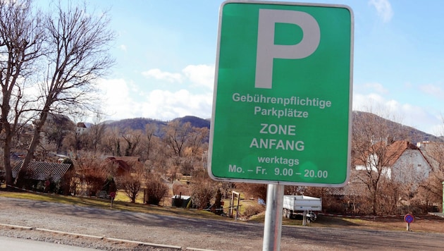 Auch vor der Anlage „Paul Zeilbauer“ in Andritz muss man für das Parken zahlen. (Bild: Christian Jauschowetz)