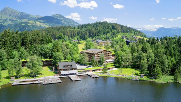 Das Alpenhotel Kitzbühel liegt direkt am Schwarzsee. Der Badebetrieb soll durch den Umbau jedoch nicht beeinträchtigt werden. (Bild: Schultz-Gruppe)