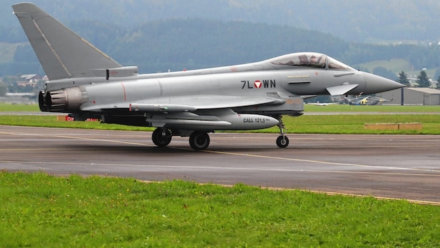 Vor fast 20 Jahren wurden die Eurofighter gekauft, für Wirbel sorgt ihre Beschaffung noch immer. (Bild: Sepp Pail)