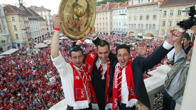 Die GAK-Meisterfeier am Hauptplatz 2004 (Bild: Sepp Pail)