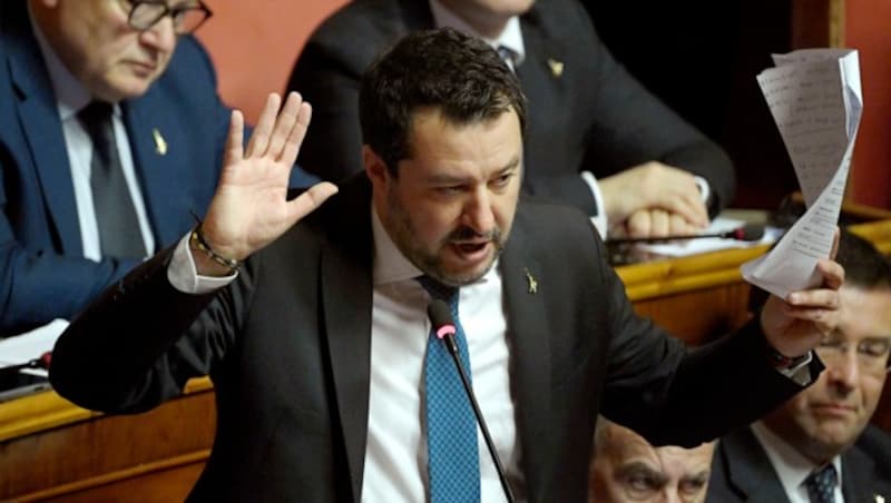 Lega-Chef Matteo Salvini hat vor Kurzem seine Immunität im Senat verloren. Er muss sich vor Gericht wegen Amtsmissbrauchs und Freiheitsberaubung verantworten. (Bild: APA/AFP/Filippo MONTEFORTE)