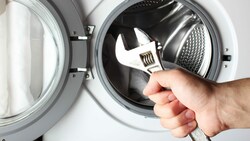 Für die meisten Haushaltsgeräte sind Ersatzteile auch nach 10 Jahren Lebensdauer noch problemlos zu bekommen. (Bild: ©sergeylapin - stock.adobe.com)