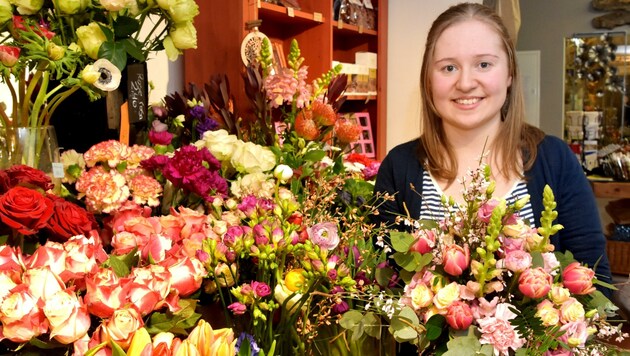 Stefanie Mittmannsgruber (21), Vizestaatsmeisterin der Floristen, arbeitet in Pregarten und ist ganz auf den Valentinstag eingestellt. (Bild: LiveBild)