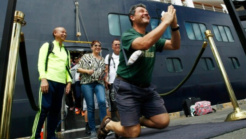 Endlich durften die Passagiere der MS Westerdam das Kreuzfahrtschiff verlassen. (Bild: AP)