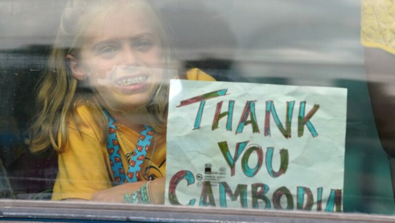 Die Passagiere sind Kambodscha dankbar, dass sie anlegen und von Bord gehen durften. (Bild: AFP)