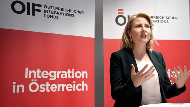 Integrationsministerin Susanne Raab (ÖVP) ist Ministerin für Frauen, Familie, Jugend und Integration. Hier setzt sie auf intensivierte Wertekurse für Asylberechtigte. (Bild: APA/Roland Schlager)