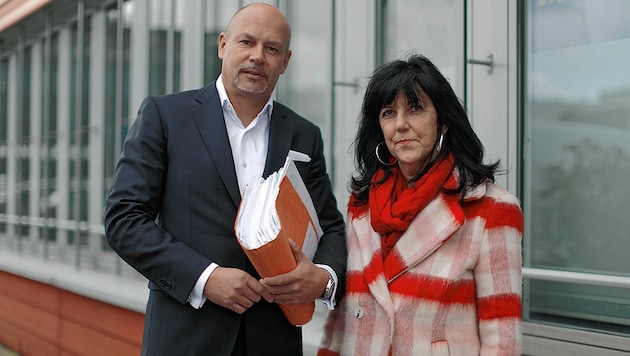 Monika Rikal mit ihrem Anwalt Johannes Bügler (Bild: Gerhard Bartel)