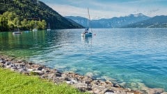 Der Pensionist drohte im Attersee zu ertrinken. (Bild: stock.adobe.com)