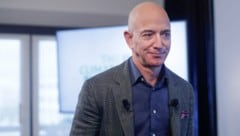 Amazon-Gründer übergibt am 5. Juli seinen Posten als CEO an den hochrangigen Manager Andy Jassy. Bezos selbst wechselt in den Verwaltungsrat. (Bild: AP)